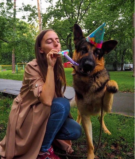 11 Cute Pictures Proving That All Girls Adore German Shepherds